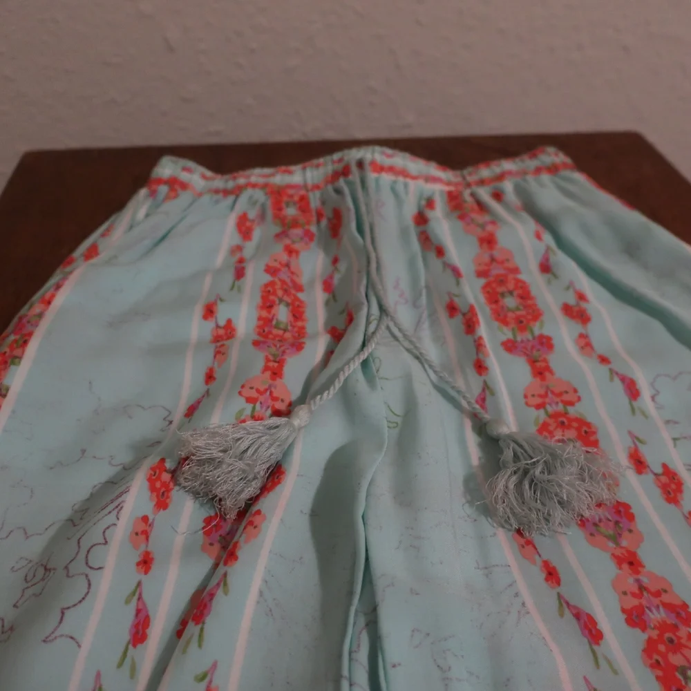 Long Relaxed Fit Drawstring Pants - Picture 4 of 5
